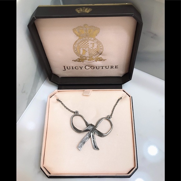 🆕🔥RARE JUICY COUTURE BEAUTIFUL SMALL SILVER BOW NECKLACE/👀👀ALL PICS PLEASE - Picture 1 of 16